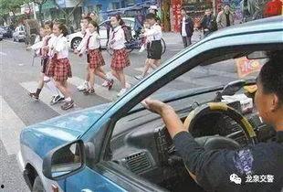 龙泉车祸最新爆料视频,事故现场惊心动魄瞬间  第1张 龙泉车祸最新爆料视频,事故现场惊心动魄瞬间  第1张